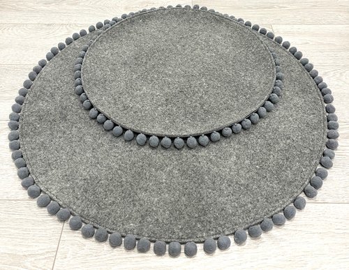 data-40.jpg Saveplace® Round Pet Bed - Various Pom Poms, 2 Sizes